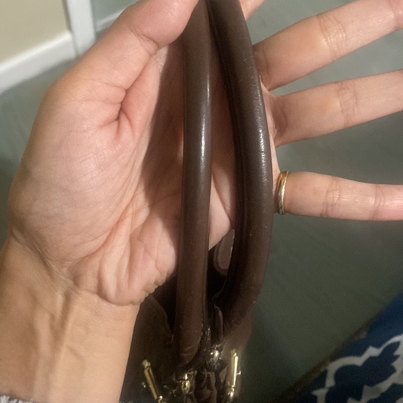 Michael kors brown tote! Ripped in the inside, but otherwise in good condition - Picture 2 of 3